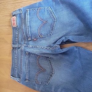 Levi skinny jeans size 27